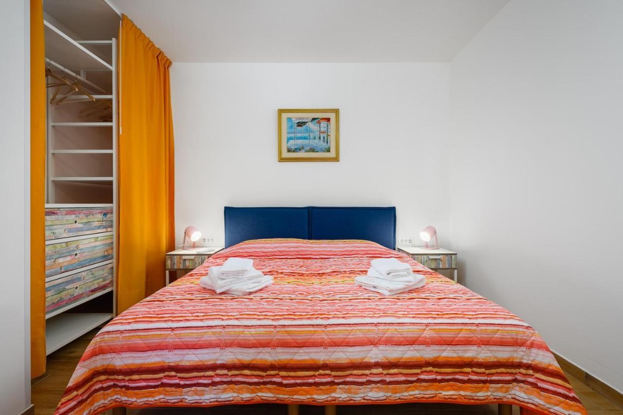 Andrea House With Apartments Umag Exterior photo